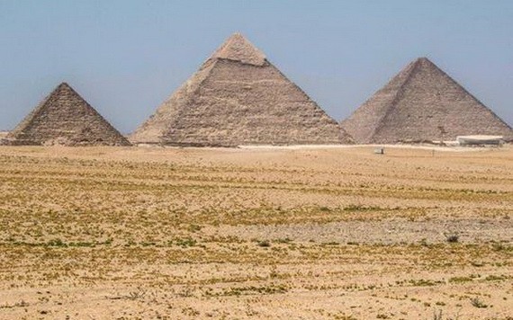 埃及吉薩金字塔群全景。（圖：互聯網）