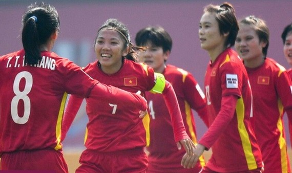 國家女子足球選手們歡慶進球。（圖：互聯網）