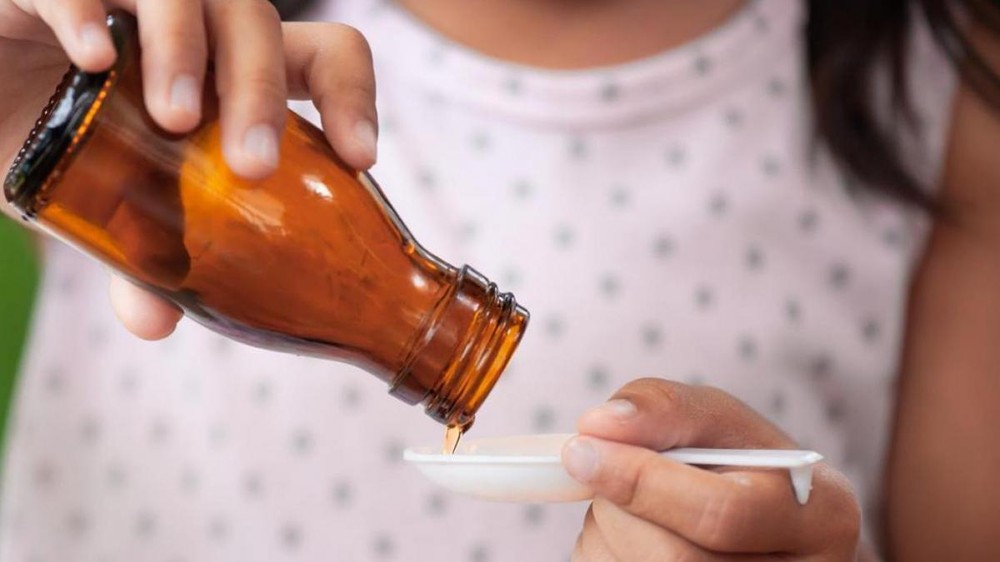 印度尼西亞宣布某些藥用糖漿與 99 名死於急性腎損傷的兒童的死亡有關。（示意圖：互聯網）