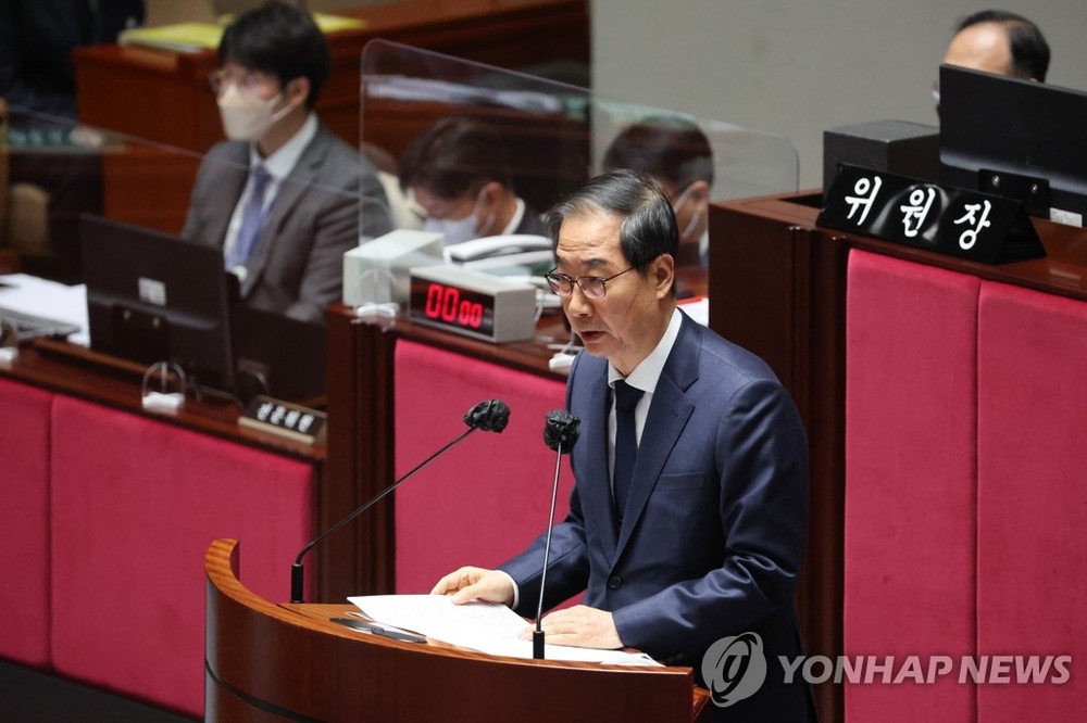 11月7日，在國會，韓國國務總理韓悳洙出席預算決算特別委員會全會並發言。（圖：韓聯社）