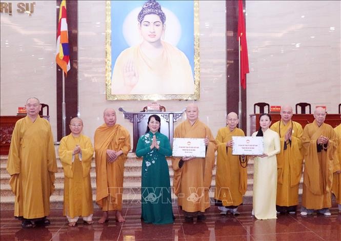 佛教為加強全民族大團結作貢獻