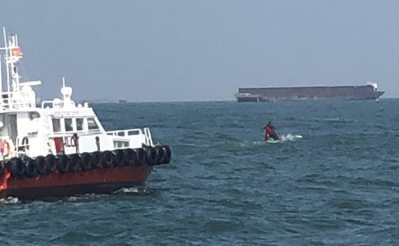 貨輪與漁船相撞５人獲救