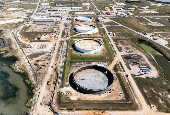 圖為美國德薩斯州弗里波特市的戰略石油儲備庫。（圖：Getty Images）