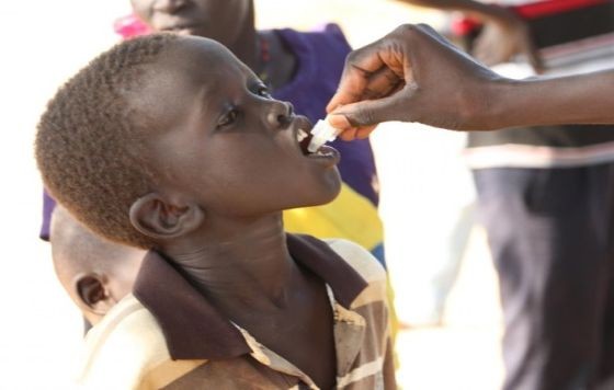 一名兒童在接種霍亂疫苗。（圖：聯合國）