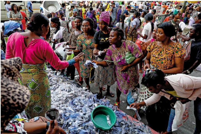 加納通脹高企，經濟危機加深，圖為該國首都阿克拉的集市。（圖：AFP）