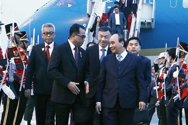 國家主席阮春福抵達雅加達首都蘇加諾-哈達國際機場。（圖：越通社）