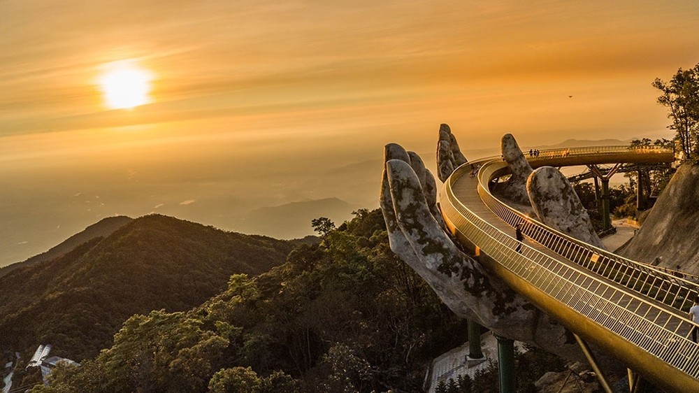 世界首席標誌性旅遊橋樑─巴娜山Sun World的金橋。