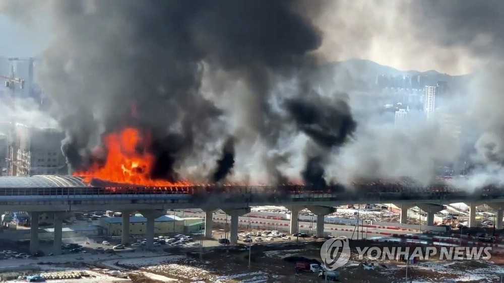 韓國高速公路突發大火