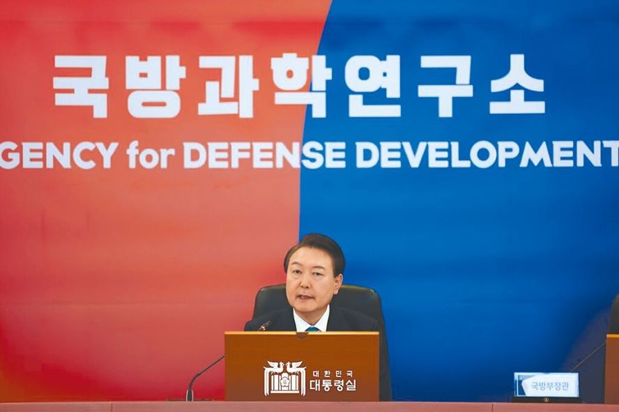 韓國總統尹錫悅29日視察國防科學研究所，並重申只有懲罰和報復才是反制朝鮮挑釁的有力手段。（圖：韓國總統府官網）