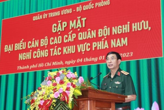 国防部部长潘文江大将在会上致词。（图：人民报）