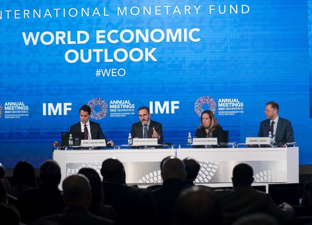 去年在华盛顿拍摄的IMF《世界经济展望报告》新闻发佈会。（图：互联网）