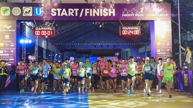 2023年胡志明市“越南快讯” 午夜马拉松比赛吸引万人参加