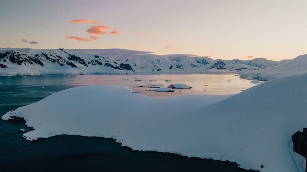 卫星数据显示，过去约40年中南极海冰面积变化较大。（图：Unsplash）