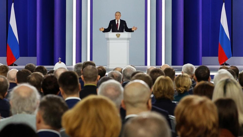 俄罗斯总统普京21日在莫斯科向议会两院发表国情咨文时，宣布俄方暂停履行与美国签署的《新削减战略武器条约》。（图：互联网）