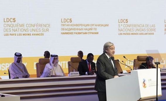 联合国秘书长古特雷斯在卡塔尔多哈举行的最不发达国家集团首脑会议上发表讲话。（图：联合国）