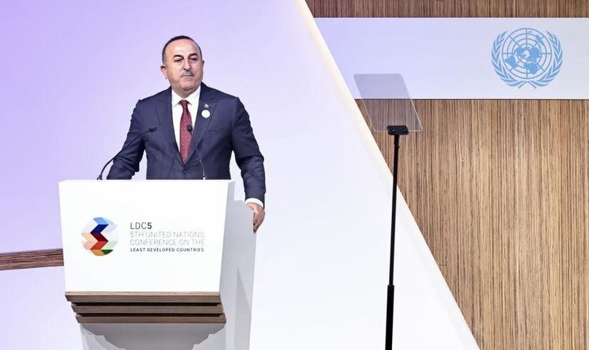 土耳其外交部长恰武什奥卢在多哈参加第五次联合国最不发达国家问题会议上发言。（图：AA）