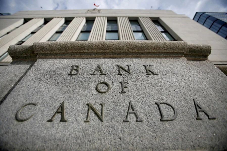 位于安大略省渥太华的加拿大银行大楼外的标志。（图：路透社）