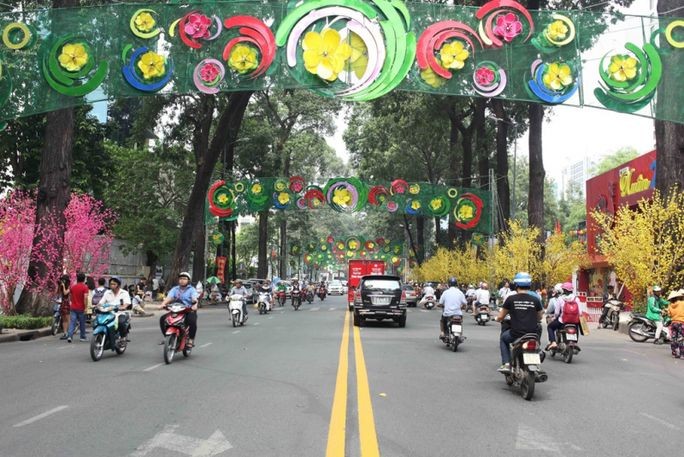 青年文化宫前的范玉石街本周末禁行3天。（图：秋红）