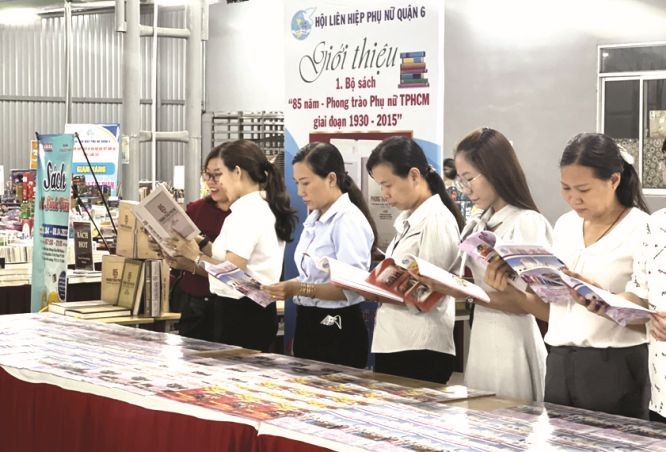 第六郡举办越南读书日与读书文化日