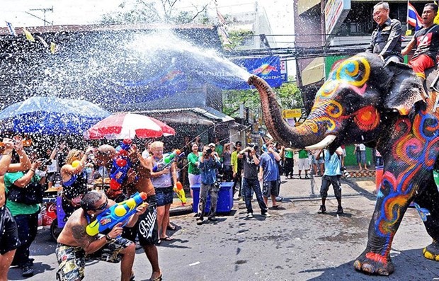 泰国泼水节一隅。（图：livinglocal）