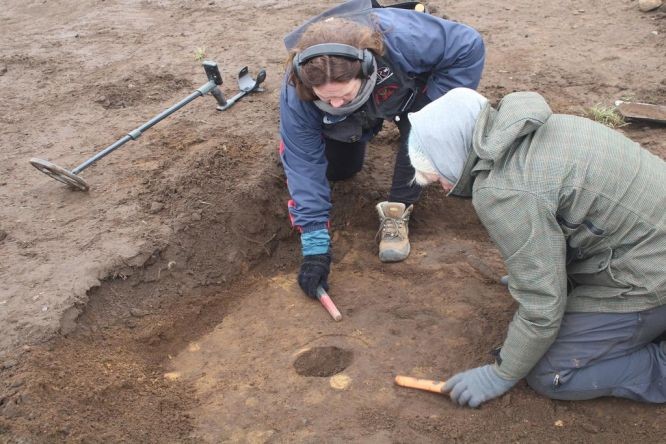 考古人员计划进一步发掘，希望能找出这些文物曾经的主人。（图：互联网）