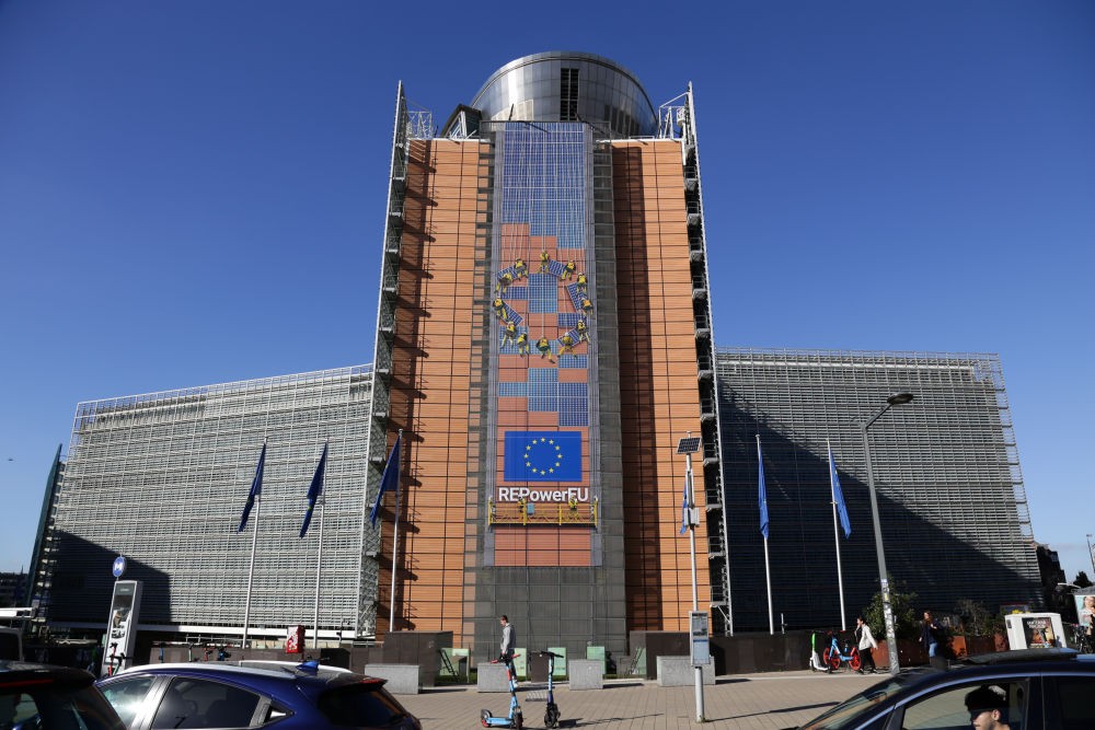 这是在比利时布鲁塞尔的欧盟委员会总部大厦。（图：新华社）