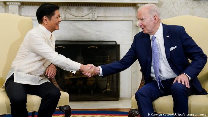 美国总统拜登5月1日与来访的菲律宾总统马科斯在白宫举行会晤。（图：AP）