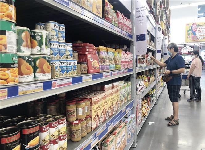 本市消費者傾向於節省購物並專注於日常膳食的商品。