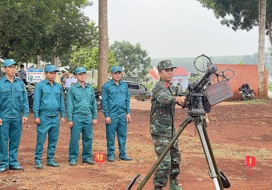 为禄宁橡胶公司保安力量举办防空机枪使用训练。