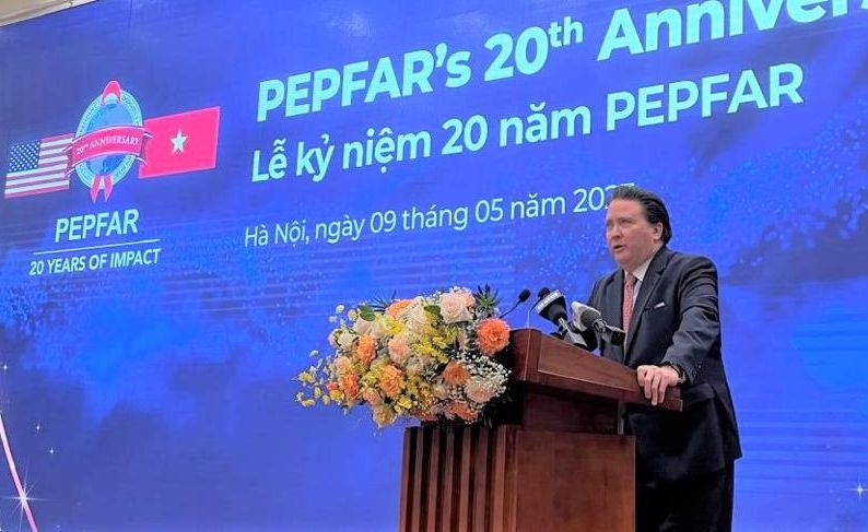 美国驻越南大使马克‧纳珀纪念会上致辞。（图：玲范）