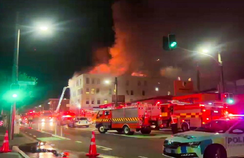 新西兰一旅馆起火致10死