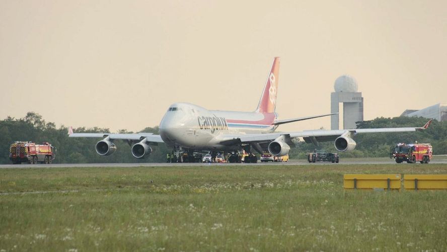 波音 747 货机一周两度紧急降落