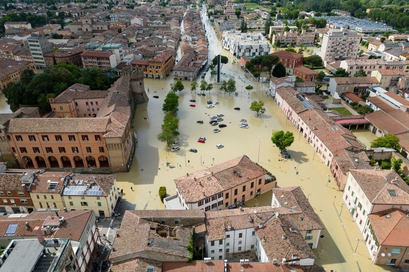 意大利北部艾米利亚-罗马涅大区洪水和泥石流灾害死亡人数升至15人。（图：EPA）