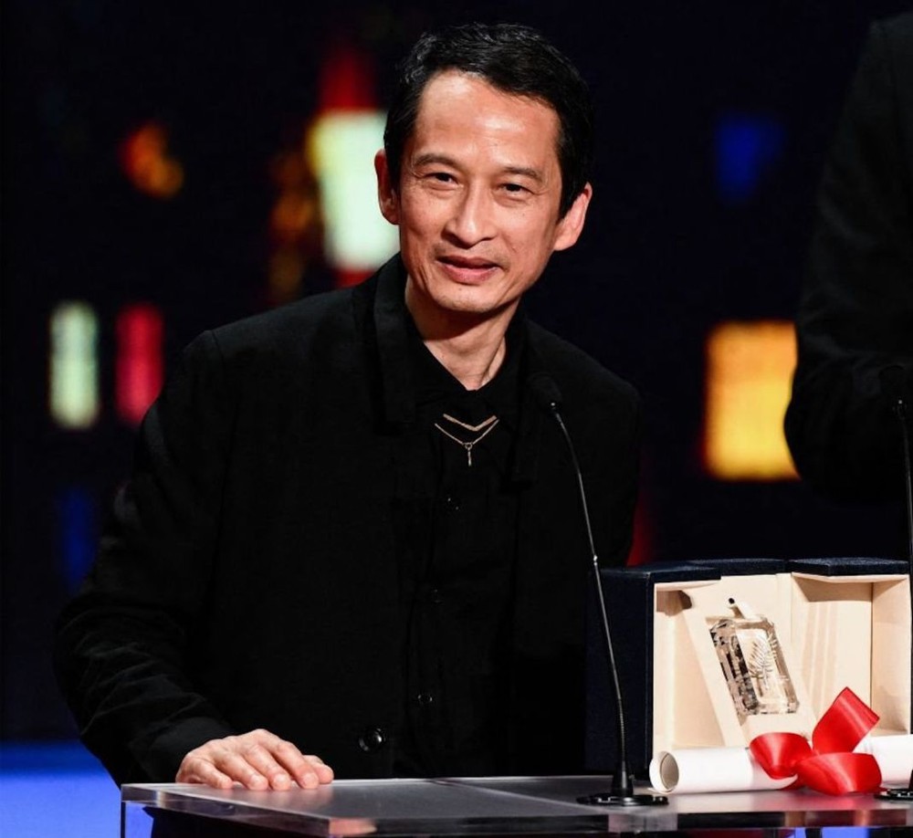 陈英雄在戛纳电影节上获得最佳导演奖。