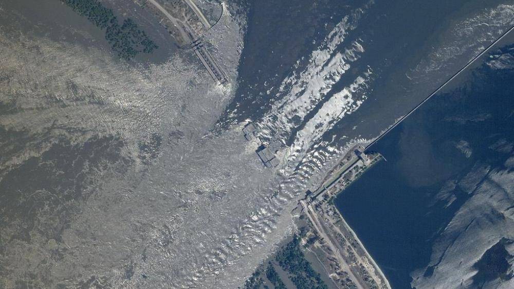 当地时间2023年6月6日，赫尔松地区，卫星图像显示卡霍夫卡大坝的损坏情况。（图：视觉中国）