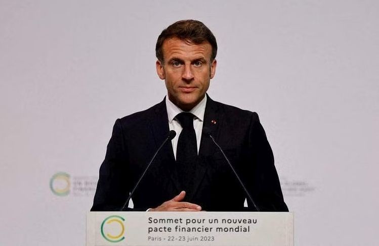法国总统马克龙在巴黎主持召开新全球融资契约峰会。（图：AFP）