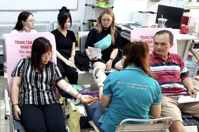 民众志愿响应捐血。