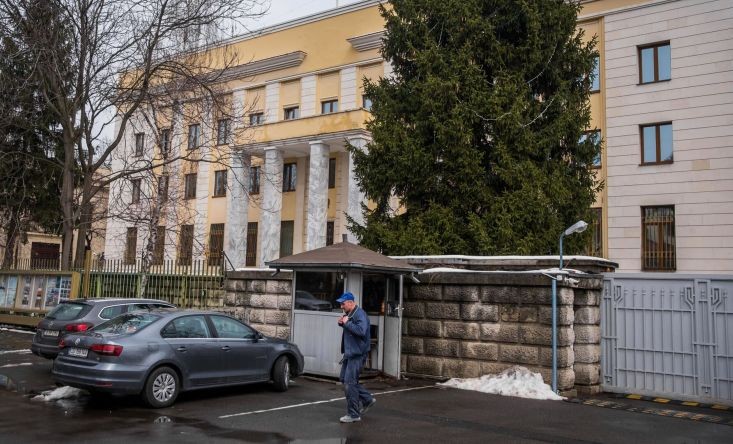 俄罗斯驻罗马尼亚大使馆。（图：AFP）