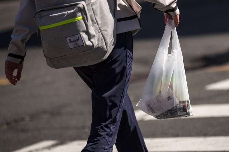 从当地时间7月1日起，新西兰禁止商场和超市提供或销售一次性塑料食品袋等产品，违反这一新规的商家将被处以高额罚款。（示意图：互联网）