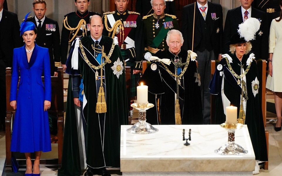 当地时间7月5日14时15分，英国国王查尔斯三世在英国苏格兰首府爱丁堡圣吉尔斯大教堂举行加冕礼，并被授予苏格兰荣誉勋章，王后卡米拉也在该仪式上加冕。（图：Getty Images）
