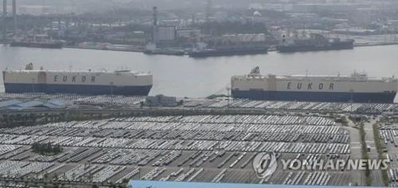 现代汽车蔚山工厂的出口装船码头。（图：韩联社）