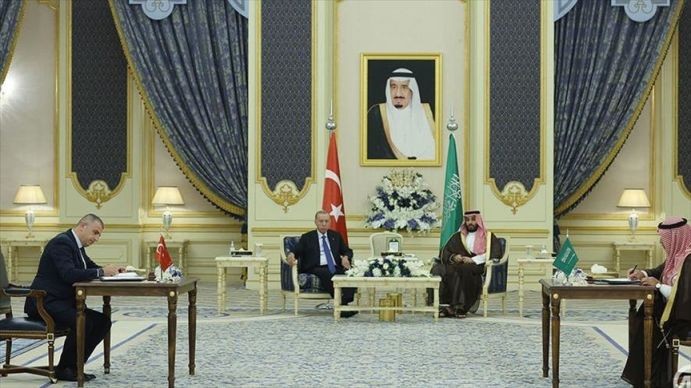 土耳其总统埃尔多安和沙特王储兼首相穆罕默德·本·萨勒曼见证两国签署多项合作协议。（图：土耳其阿纳多卢通讯社）