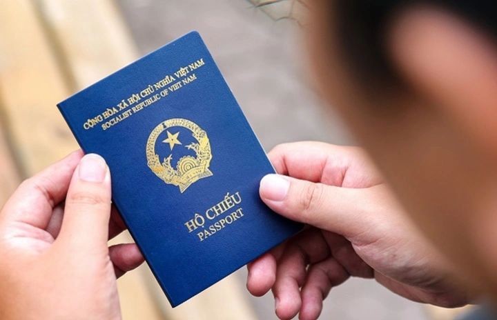 越南护照。（图：VTC）