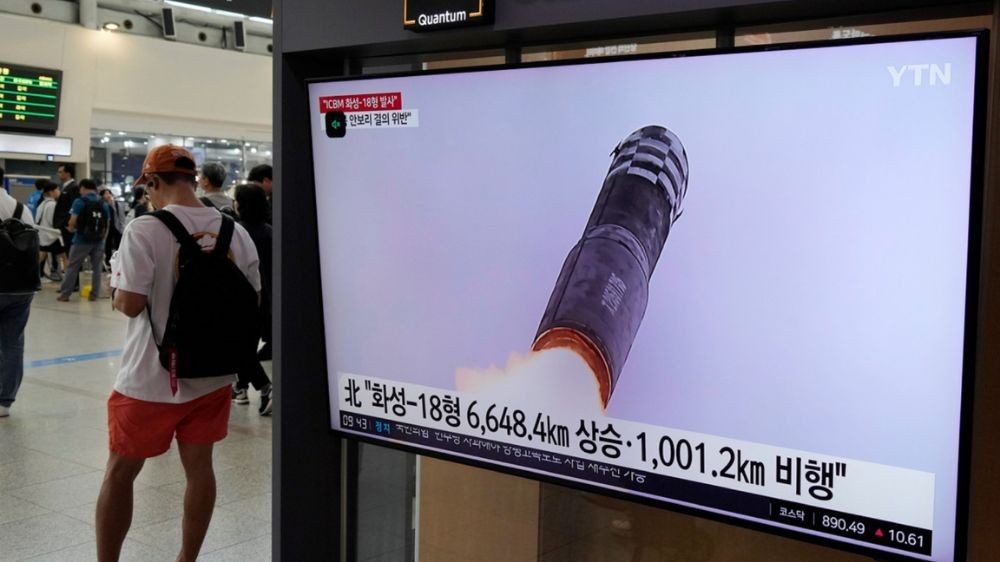 韩军表示探测到朝鲜向朝鲜半岛西部海域，发射多枚巡航导弹。图为韩国传媒之前对平壤发射导弹的报导。（图：AP）