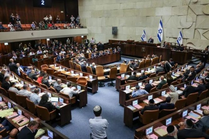 当地时间24日，以色列议会表决通过司法改革计划首项法案，剥夺最高法院以“不合理”为由驳回政府决策的权力。 （图：阿纳多卢通讯社）