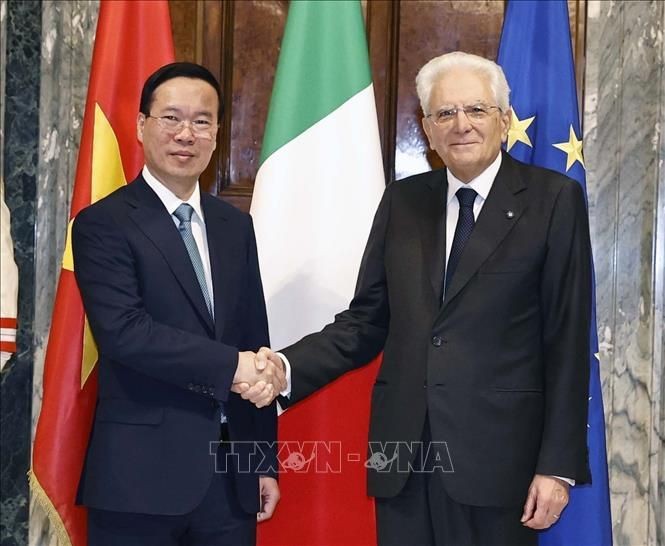 意大利总统塞尔焦‧马塔雷拉迎接国家主席武文赏。（图：越通社）