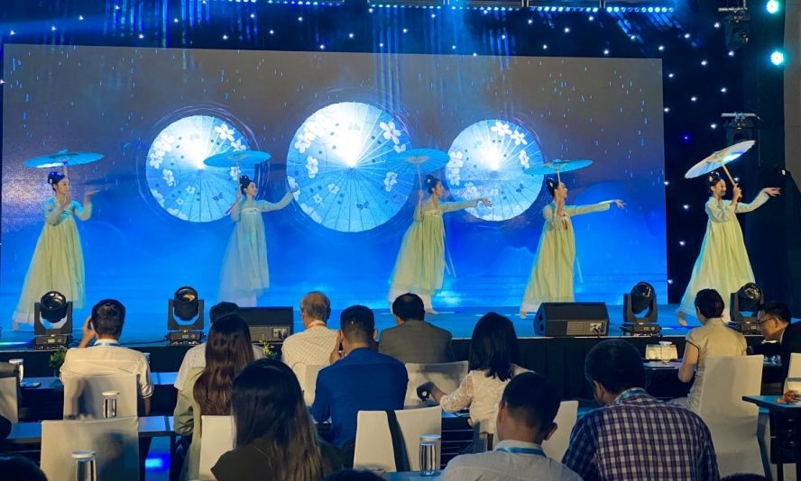 中国浙江省与越南文化旅游促进交流计划文艺表演节目一隅。（图：VOV）