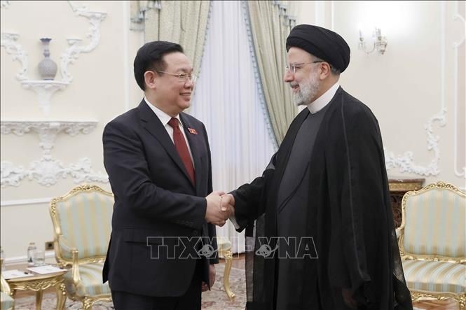国会主席王廷惠会见伊朗总统赛义德‧易卜拉欣‧莱希。（图：越通社）