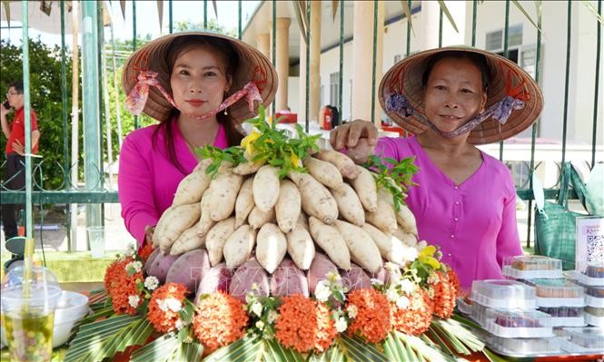 同塔省首次举办红薯盛会