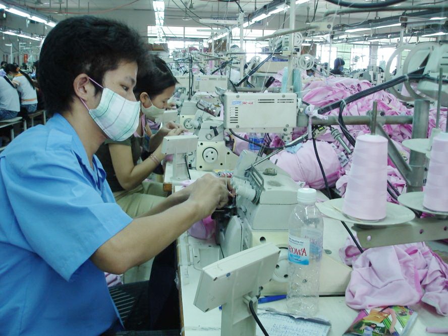 成衣行業正受到國內外經濟不景氣嚴重的影響。